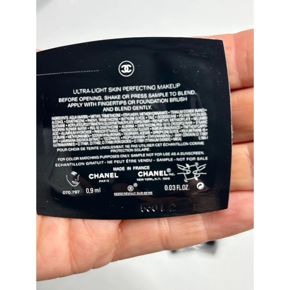 20 x CHANEL VITALUMIERE AQUA ULTRA‎ LIGHT PERFECTING MAKEUP Samples No. 30 BEIGE